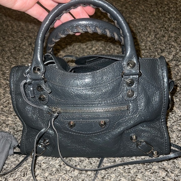 Balenciaga town leather cross body bag - Picture 3 of 7